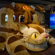 かつてない程フッカフカ!大人も乗れるネコバス、新バージョンがジブリ美術館に登場