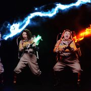 友近、渡辺直美『ゴーストバスターズ』ビームぶっ放して踊る日本版MV