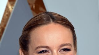 ニキビ写真を堂々公開！オスカー女優が話題