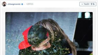 クロエ・モレッツ＆ベッカム息子、ギューッ！イチャつきショット連投