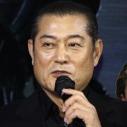 松平健、高島礼子を激励