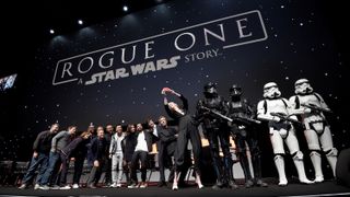 ダース・ベイダーの映像ついに！『スター・ウォーズ』新作予告にファンの祭典が熱狂！