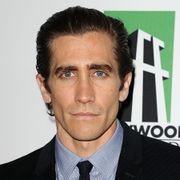 飲んだくれ男が弟のパートナーと…ジェイク・ギレンホール、ブロードウェイ舞台に出演