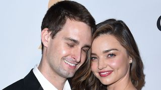 ミランダ・カー婚約　でかダイヤ輝く婚約指輪の写真も