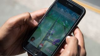 「ポケモンGO」ゲット！偽物!?被害に遭う人々続出