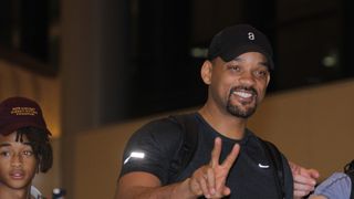 ウィル・スミス、息子ジェイデンと一緒に来日!ファンに投げキッス!