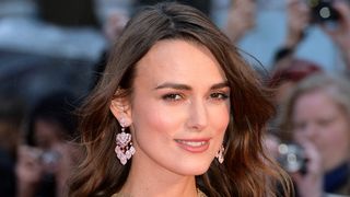 キーラ・ナイトレイ、脱毛症で5年間ウィッグ使用を告白