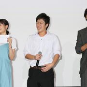 広瀬すず&山崎賢人のサプライズ訪問に生徒たち大絶叫