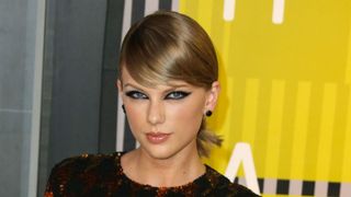 公平に判断できない？テイラー・スウィフト、性犯罪裁判の陪審員を免除