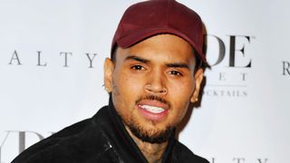 クリス・ブラウン、再び暴行罪で逮捕