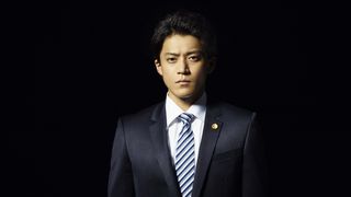 小栗旬“弱々しい男”役で新境地!主演ドラマが日米同時配信へ