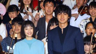 山崎賢人＆広瀬すず、好きな相手が親友を好きだったら？で真っ二つ！