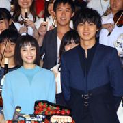 山崎賢人&広瀬すず、好きな相手が親友を好きだったら?で真っ二つ!