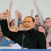 ベルルスコーニ元首相の政治人生とスキャンダルが映画に