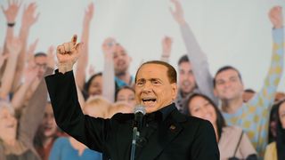ベルルスコーニ元首相の政治人生とスキャンダルが映画に