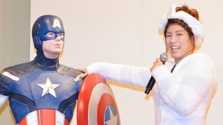 吉田沙保里、理想の男性ヒーロー告白!等身大フィギュア相手にラブラブ