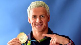 生放送中に男が乱入　出演者が激怒