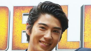 賀来賢人、榮倉奈々と結婚後初の公の場　祝福に笑顔