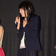 濱田龍臣、女子高生姿が完全に女子!脱毛した美脚でミニスカ挑戦