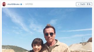 仲里依紗、シュワちゃんと肩組み2ショット!夫・中尾明慶もコメント