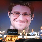 米政府スパイ行為を暴露!元CIAスノーデン、プライバシーは「魂の権利」