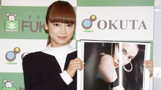 平愛梨、交際中のアモーレ長友にセクシー写真集をプレゼント