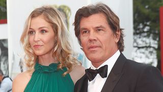 48歳ジョシュ・ブローリン、モデルと結婚