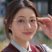 石原さとみ、癒やしの丸メガネにドキッ!東京メトロCMすっかり秋モード