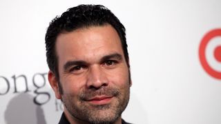 浮気者め！「ジェーン・ザ・ヴァージン」ジェーン母の元カレに「デス妻」カルロス俳優