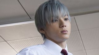 山田裕貴の“銀髪”姿！地毛を染めて役づくり