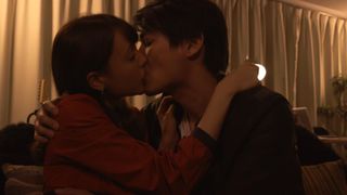 トリンドル玲奈、濃厚キス！泥沼の不倫劇描くドラマで…
