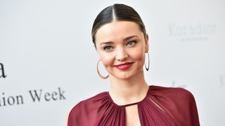 ミランダ・カーの家に男が侵入　警備員の目を刺す