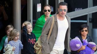 ブラピ、長男とは会えず…子供たちと19日ぶり再会