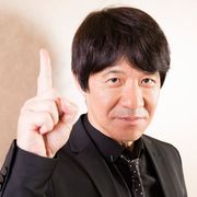 ウッチャンが鶴瓶師匠の頭に黒い粉!ギャップ演出の妙