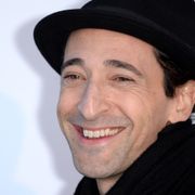 ブロディ×マルコヴィッチ×バンデラス、サスペンス映画で犬と戦う!