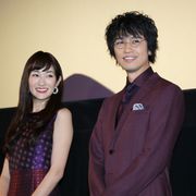 斎藤工、高梨臨に代わって監督にキス宣言!
