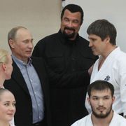 スティーヴン・セガール、ロシア国籍に!プーチン大統領が付与