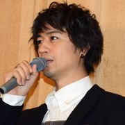 斎藤工、共演者に下半身さわられドキドキ