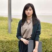 菊地亜美、清楚な黒髪でシリアス演技!大胆イメチェンで久々の女優業