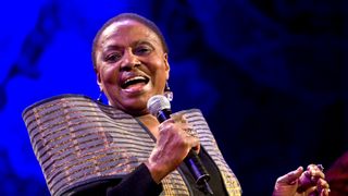 アフリカ歌手初のグラミー賞！ミリアム・マケバの伝記的映画が製作