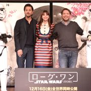 『スター・ウォーズ』監督、ベイダー卿の演出にド緊張!おなじみのキャラ登場も示唆?