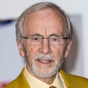 「フォルティ・タワーズ」のアンドリュー・サックスさん、86歳で死去