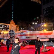 『スター・ウォーズ』最新作、実物大Xウィング登場!『ローグ・ワン』ついにお披露目の熱狂プレミア!