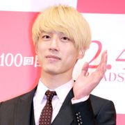 “塩顔イケメン”坂口健太郎、金髪にした理由とは?イメチェンにファン驚き!