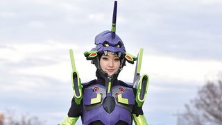 剛力彩芽、まさかの“エヴァ化”!