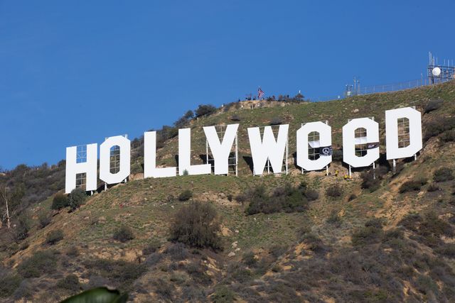 ハリウッドサインにイタズラ…大麻表す言葉に