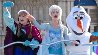 アナとエルサからのハグも!?パワーアップした『アナ雪』祭り