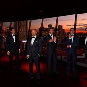 『007』歴代ボンドの等身大フィギュアがニューオータニを聖地巡礼!