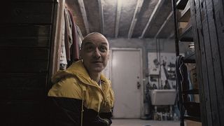 マカヴォイが23もの人格を持つ男を怪演！『シックス・センス』監督の新作スリラーが首位デビュー