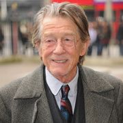 名優ジョン・ハートさん死去 77歳 『ハリポタ』『エレファント・マン』など